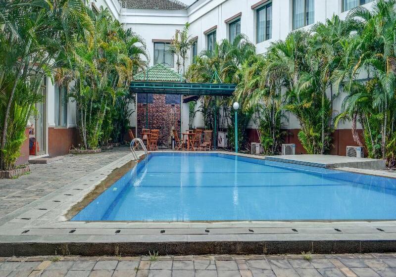 호텔 Grand Cikarang