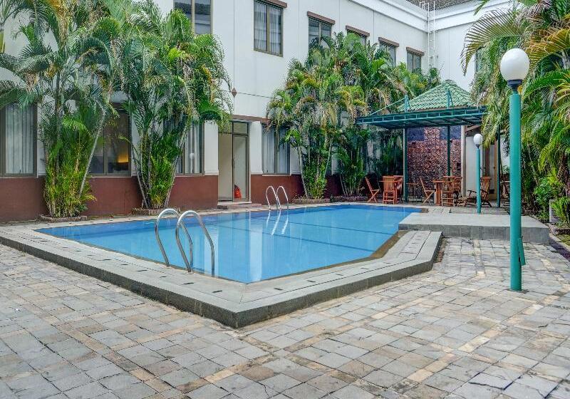 호텔 Grand Cikarang