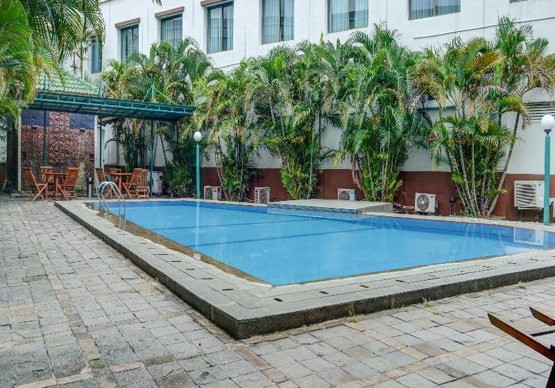 호텔 Grand Cikarang