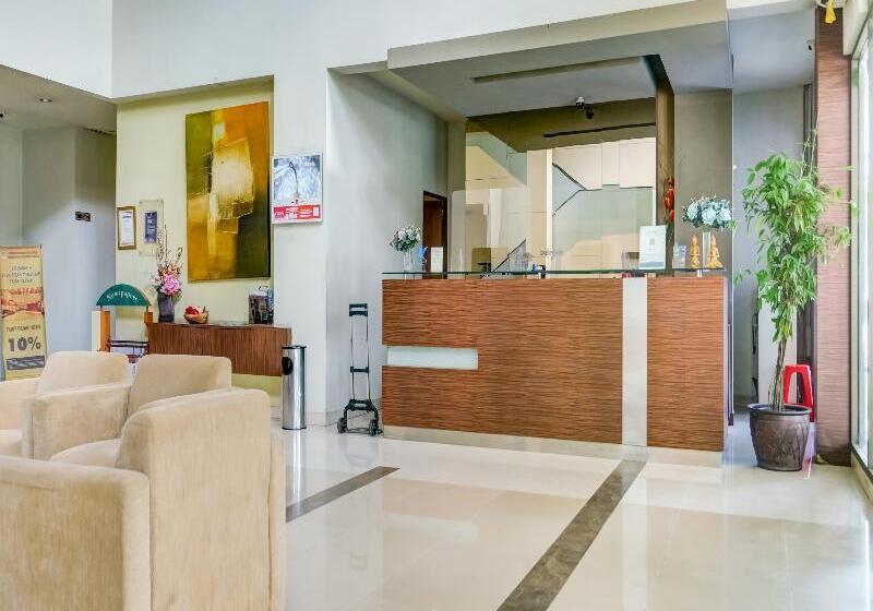 호텔 Grand Cikarang