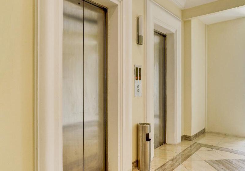 호텔 Grand Cikarang