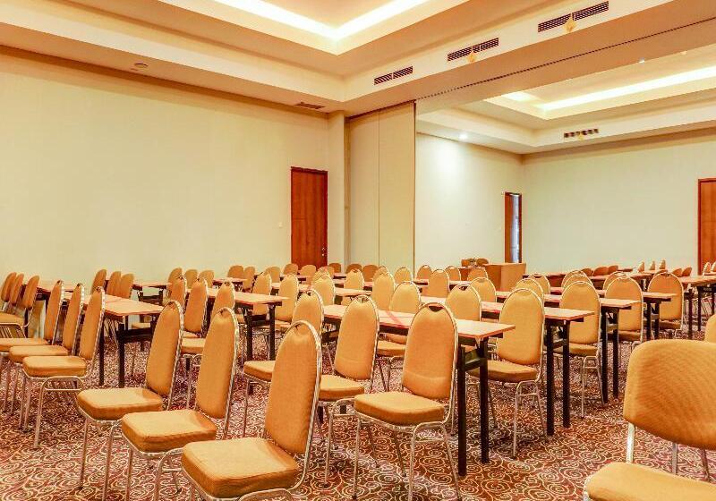 호텔 Grand Cikarang