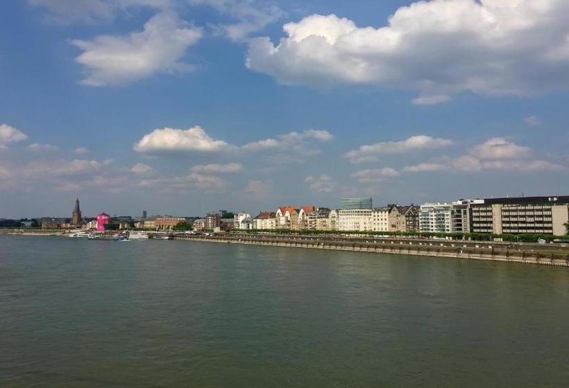 ホテル Holiday Inn Düsseldorf  Hafen