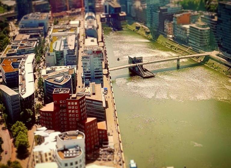 ホテル Holiday Inn Düsseldorf  Hafen