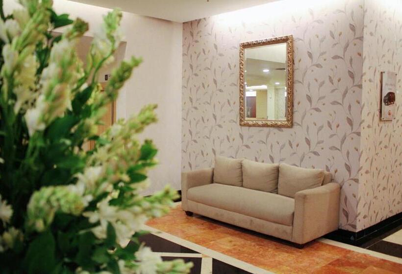 Отель Arcadia Mangga Dua By Horison