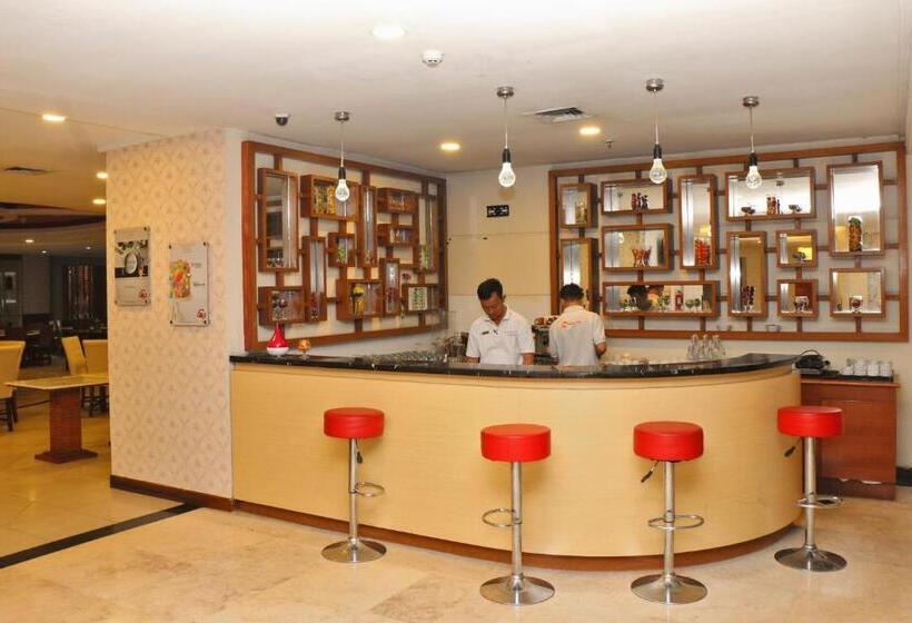 Отель Arcadia Mangga Dua By Horison