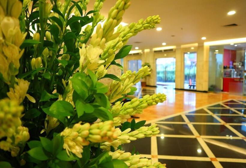 Отель Arcadia Mangga Dua By Horison