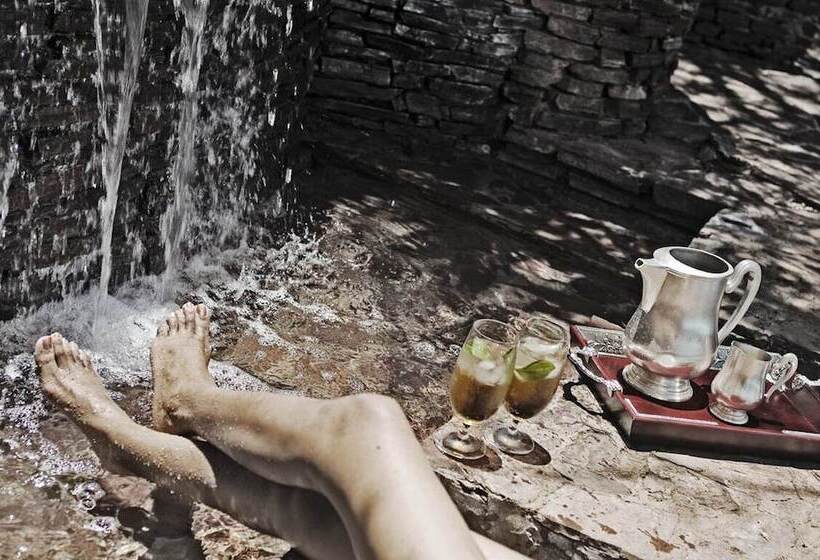 בית מלון כפרי Kirawira Serena Camp