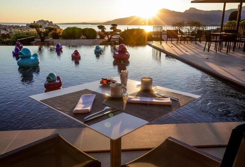 هتل La Villa Calvi