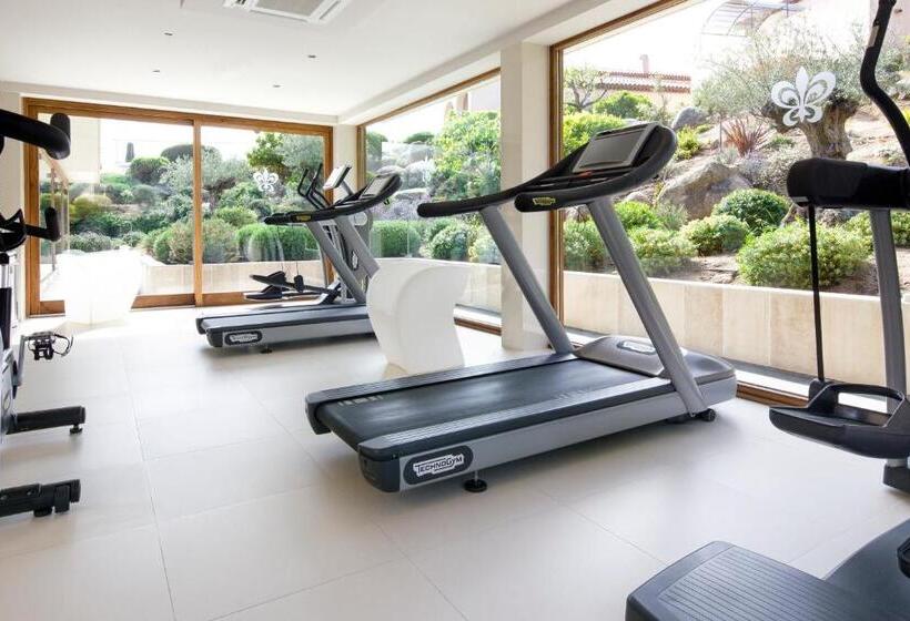 هتل La Villa Calvi