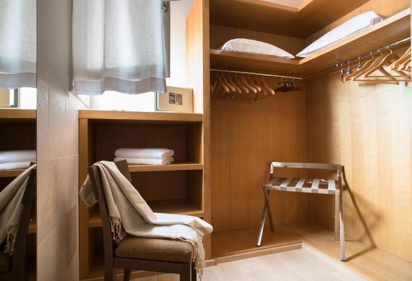 هتل La Villa Calvi