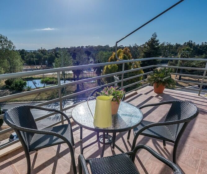 בית מלון כפרי Minavra