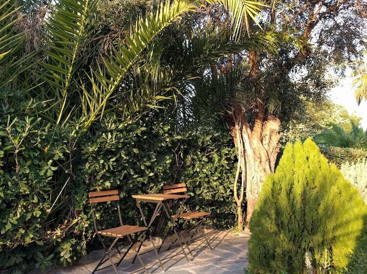 בית מלון כפרי Minavra