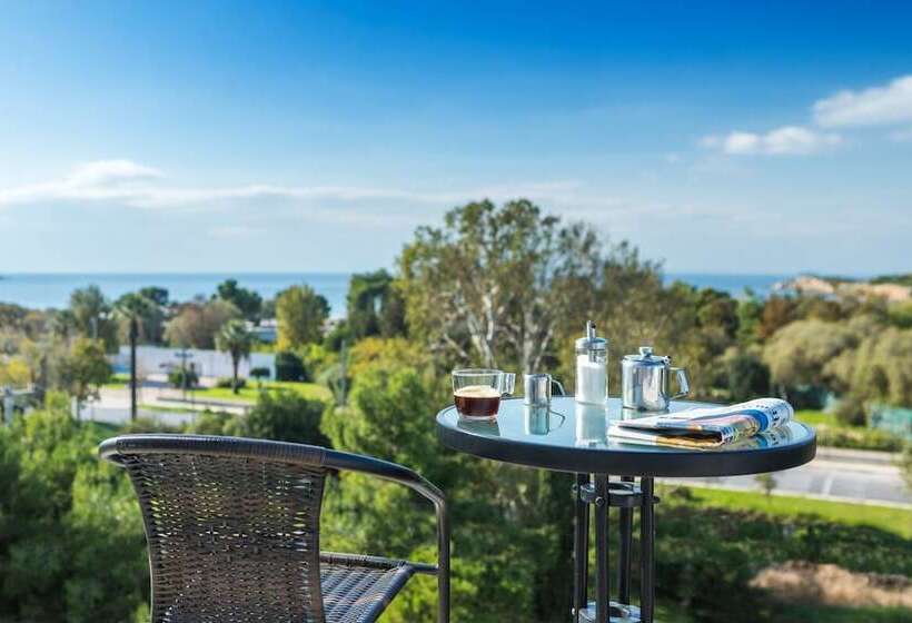 בית מלון כפרי Minavra