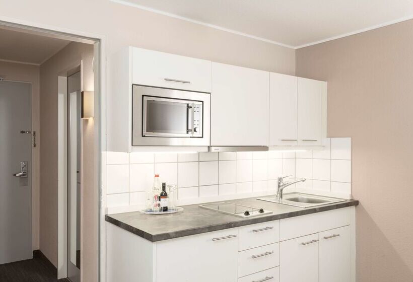 Отель NH Düsseldorf City