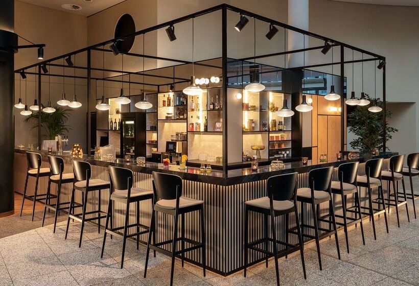 Отель NH Düsseldorf City