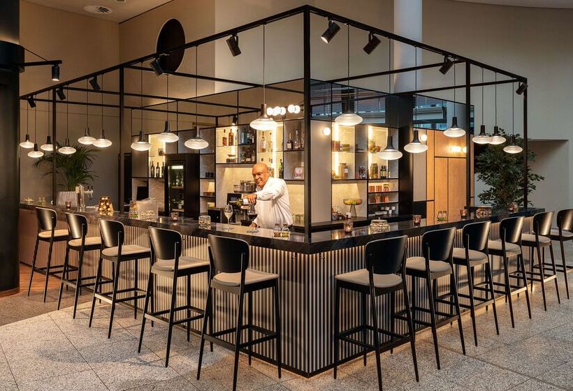 Отель NH Düsseldorf City