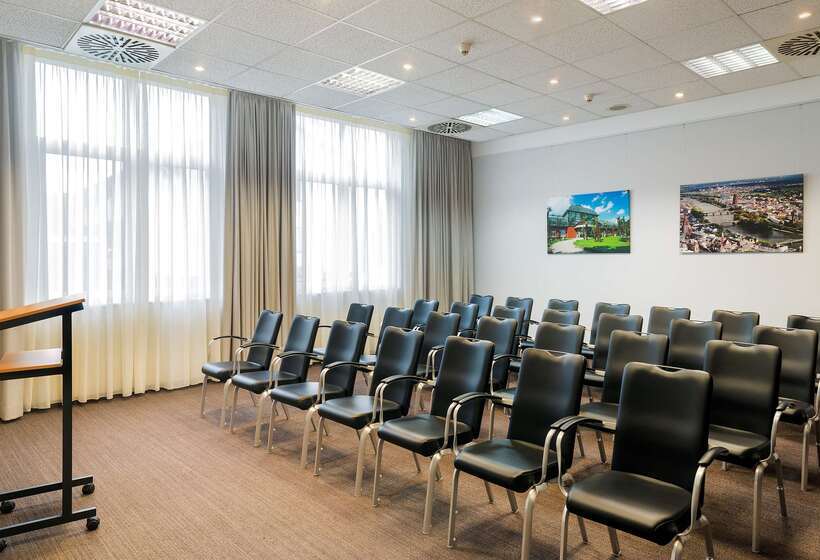 בית מלון כפרי NH Frankfurt Airport West