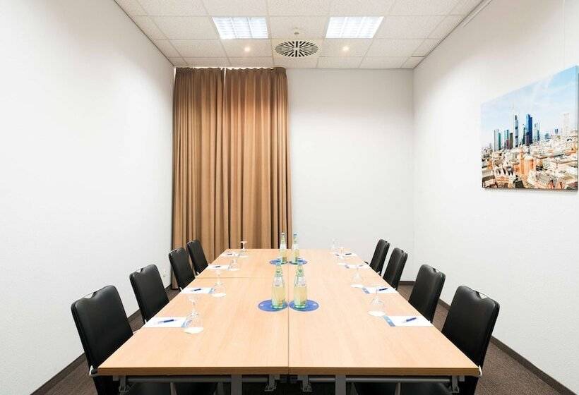 בית מלון כפרי NH Frankfurt Airport West