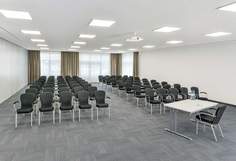 בית מלון כפרי NH München Airport