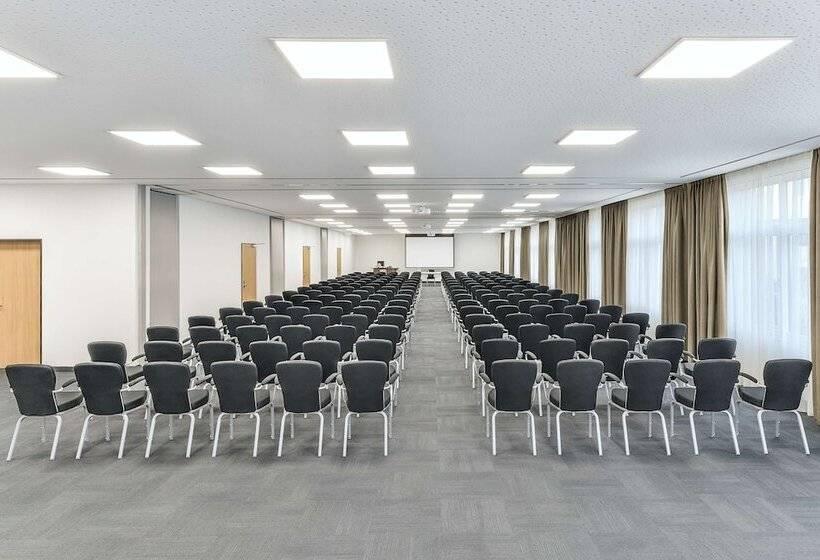 בית מלון כפרי NH München Airport