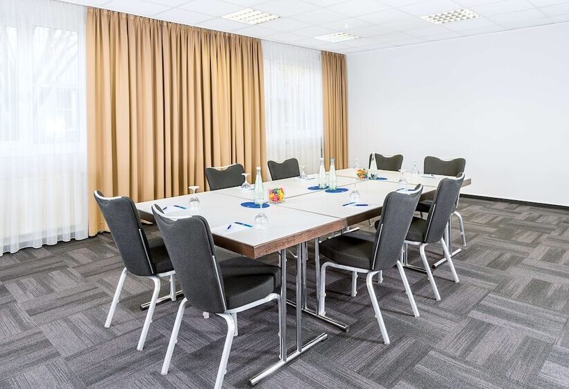 Отель NH München Messe