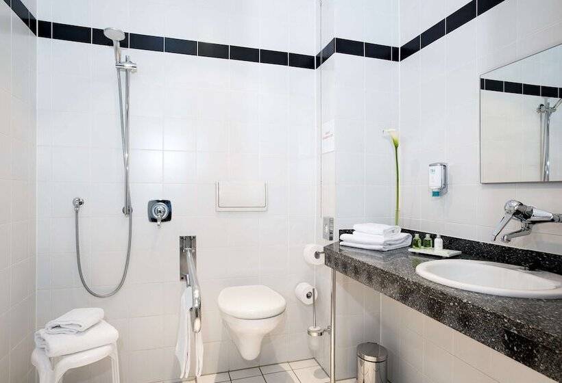 Отель NH München Messe