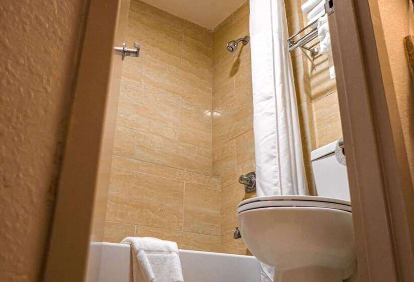 فندق Quality Inn & Suites Near Six Flags   Austell