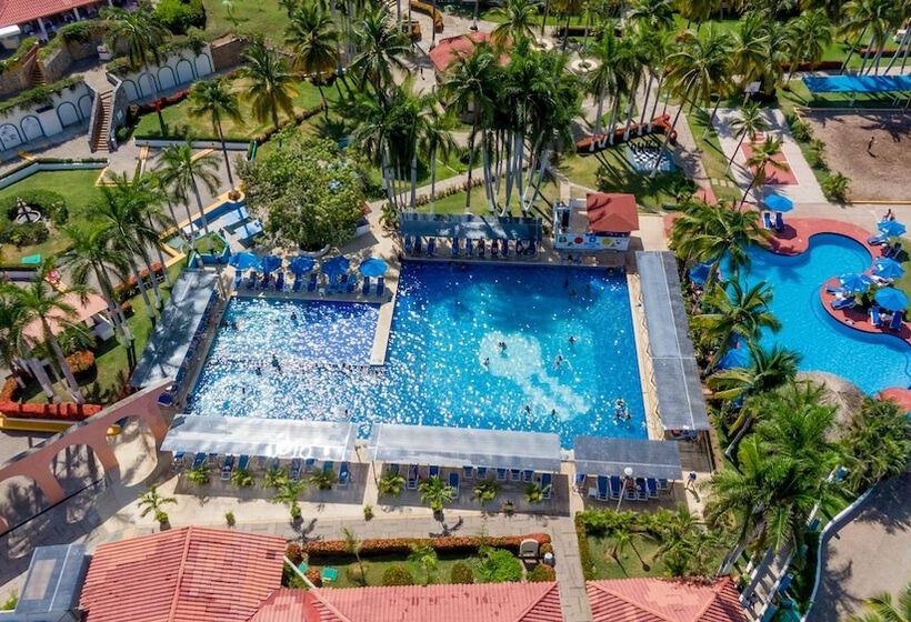 בית מלון כפרי Qualton Club Ixtapa All Inclusive