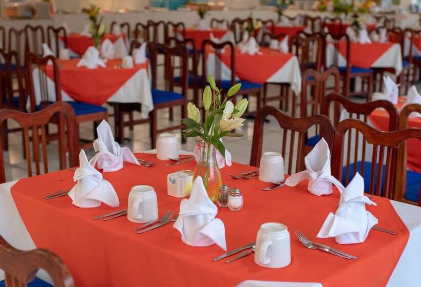 בית מלון כפרי Qualton Club Ixtapa All Inclusive