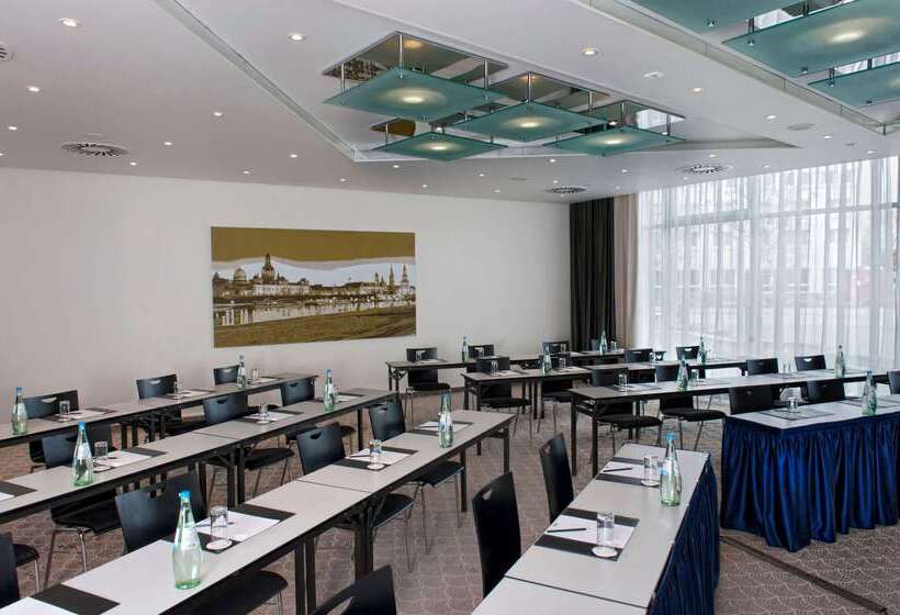 호텔 Ramada By Wyndham Dresden