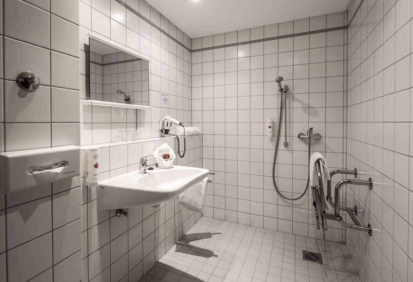 هتل Ramada By Wyndham Dresden