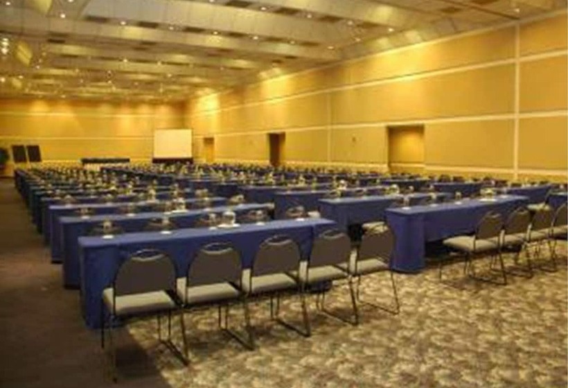 هتل Royal Pedregal