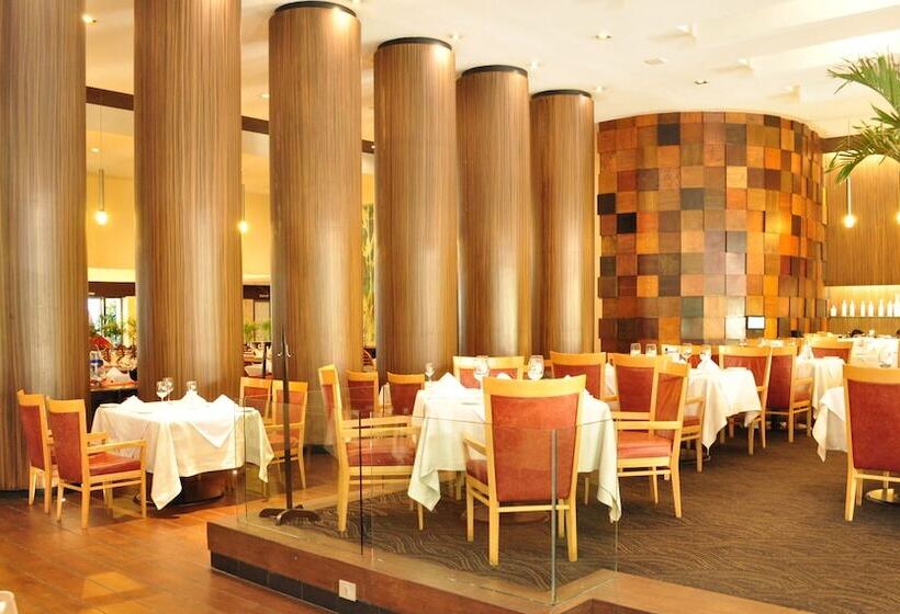 هتل Royal Pedregal