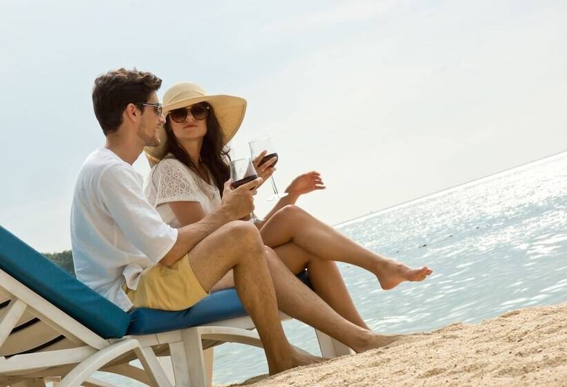 Отель Royal Wing Suites & Spa Pattaya