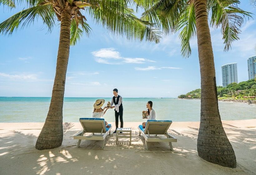 Отель Royal Wing Suites & Spa Pattaya