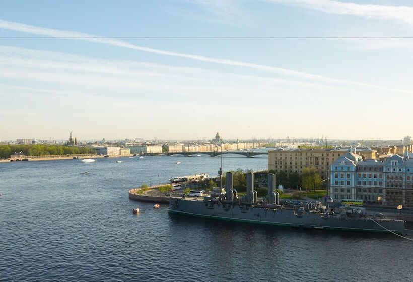 فندق Saint Petersburg