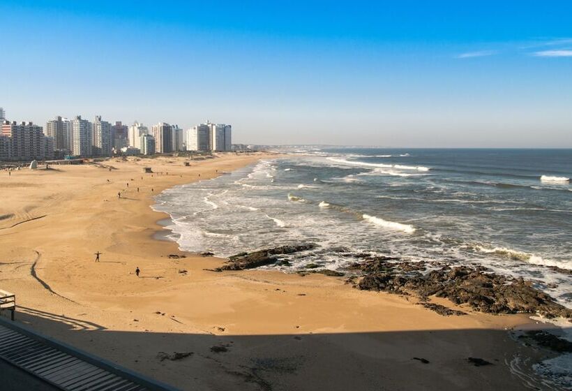 هتل Selina Punta Del Este