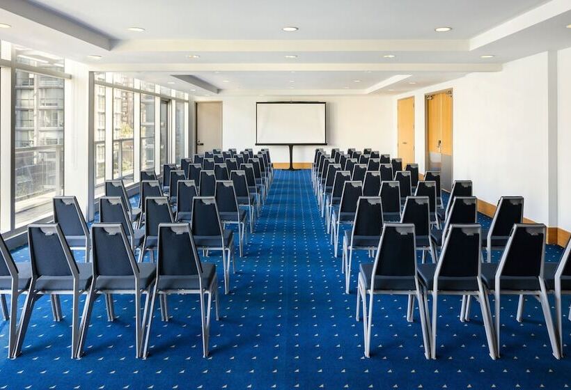 فندق Sheraton Vancouver Wall Centre