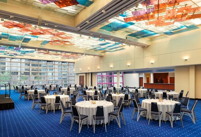 فندق Sheraton Vancouver Wall Centre