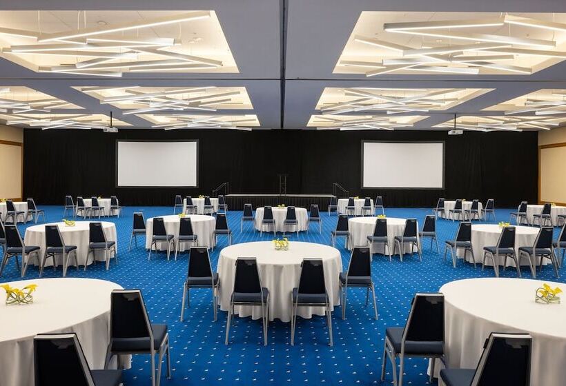 فندق Sheraton Vancouver Wall Centre