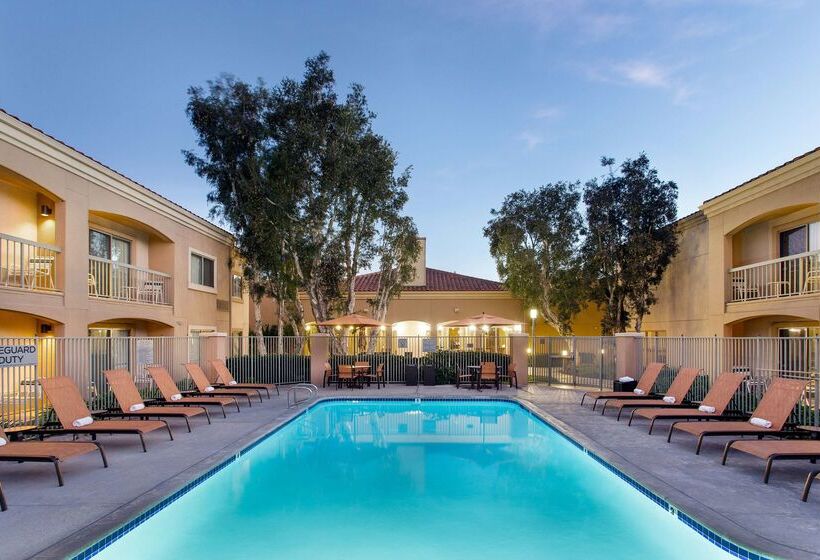 هتل Sonesta Select Camarillo