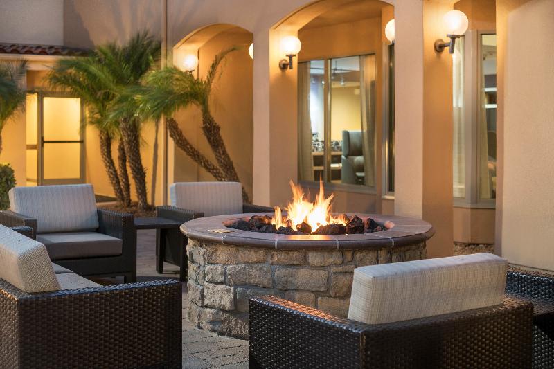 ホテル Sonesta Select Camarillo