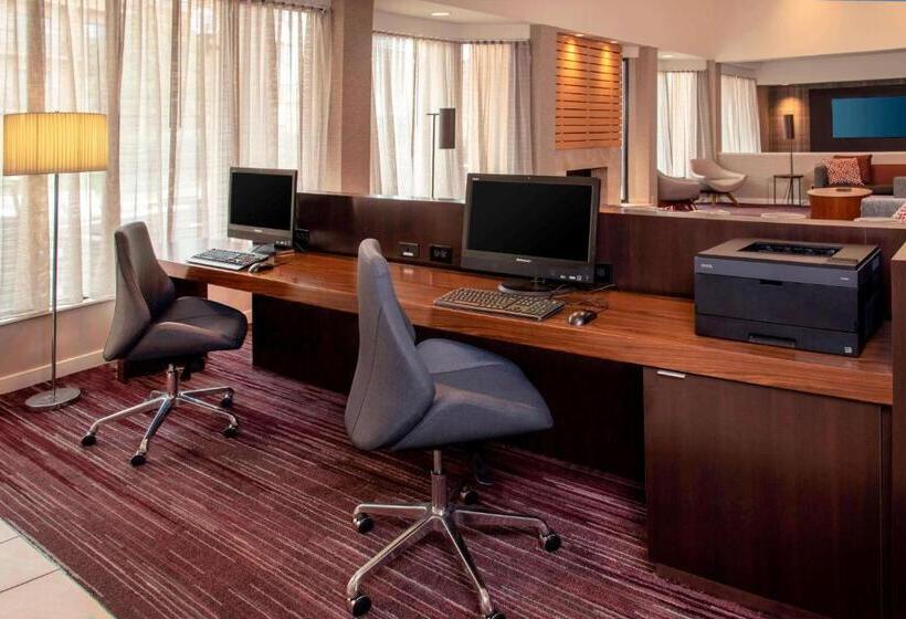 Отель Sonesta Select Newark Christiana Mall