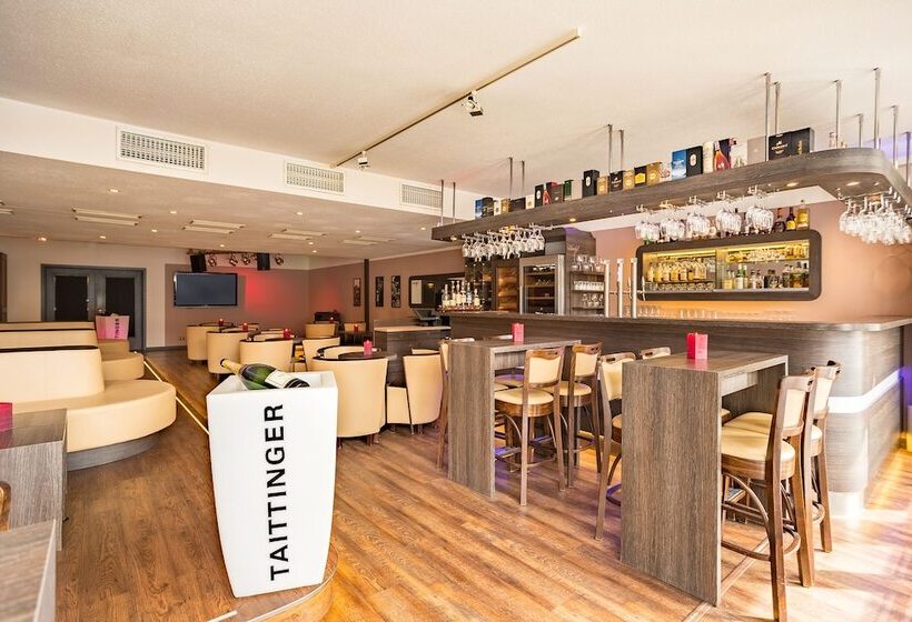 Hotel Zur Post  Ein Rovell