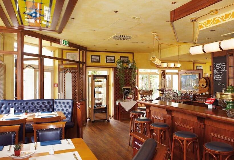 Hotel Zur Post  Ein Rovell