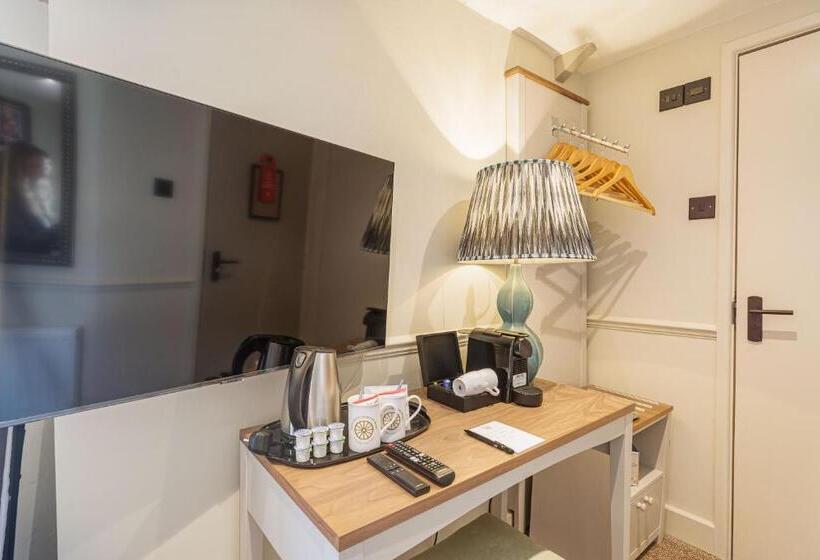 The George Hotel, Amesbury, Wiltshire