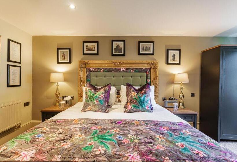 The George Hotel, Amesbury, Wiltshire