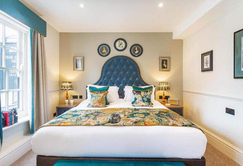 The George Hotel, Amesbury, Wiltshire