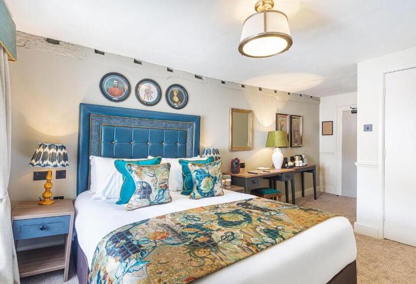 The George Hotel, Amesbury, Wiltshire